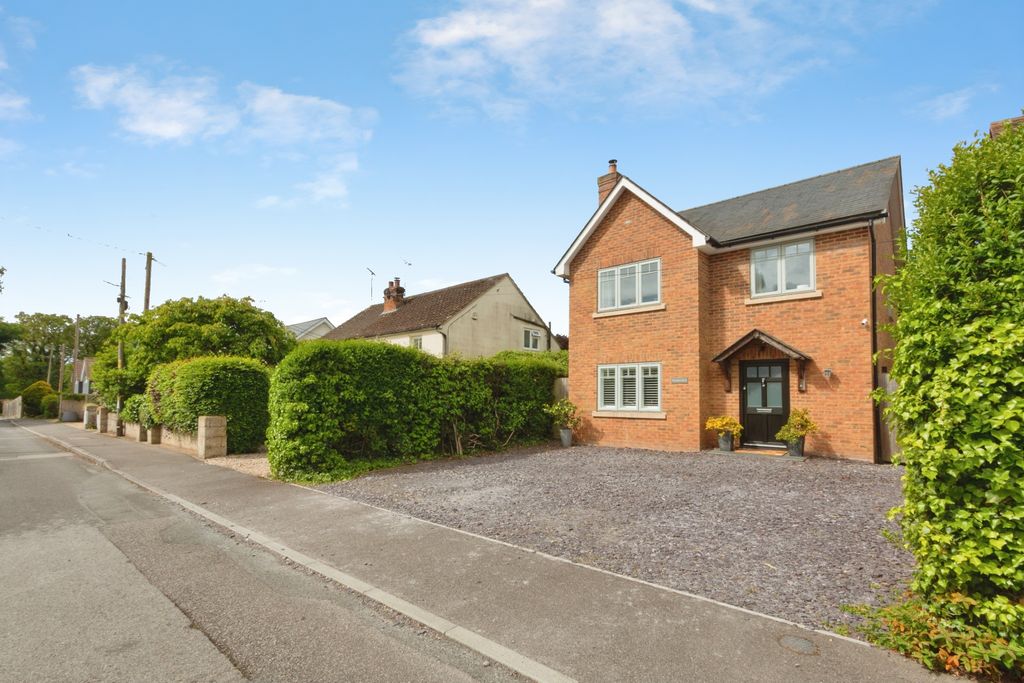 3 bed detached house for saleBack Lane, Bucks Horn Oak, Farnham GU10