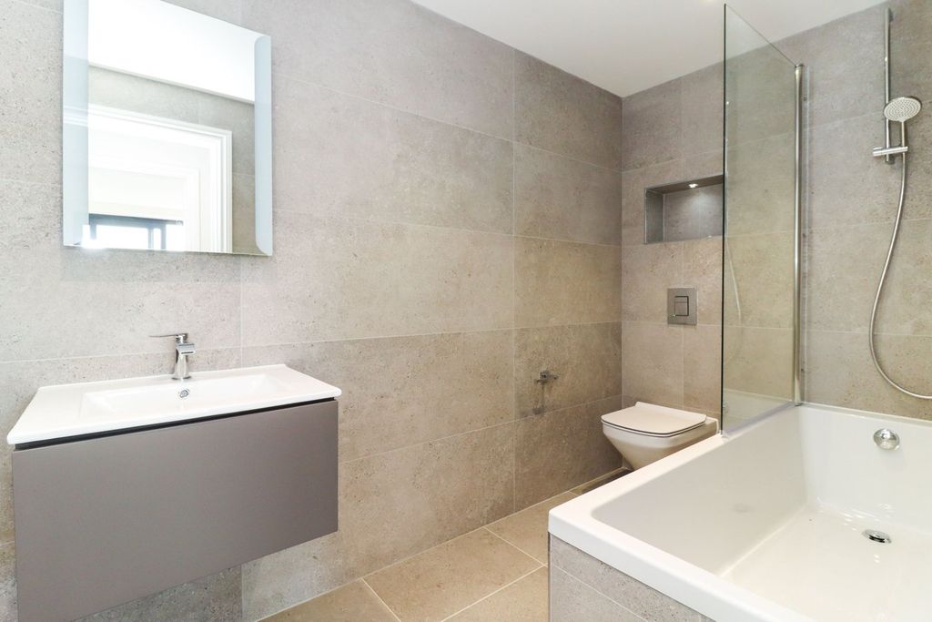 Additional image 10 of 2 bed flat for saleLower Road, Gerrards Cross SL9