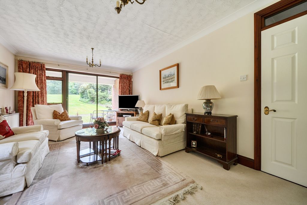Additional image 13 of 3 bed flat for saleRaylands Mead, Gerrards Cross, Buckinghamshire SL9