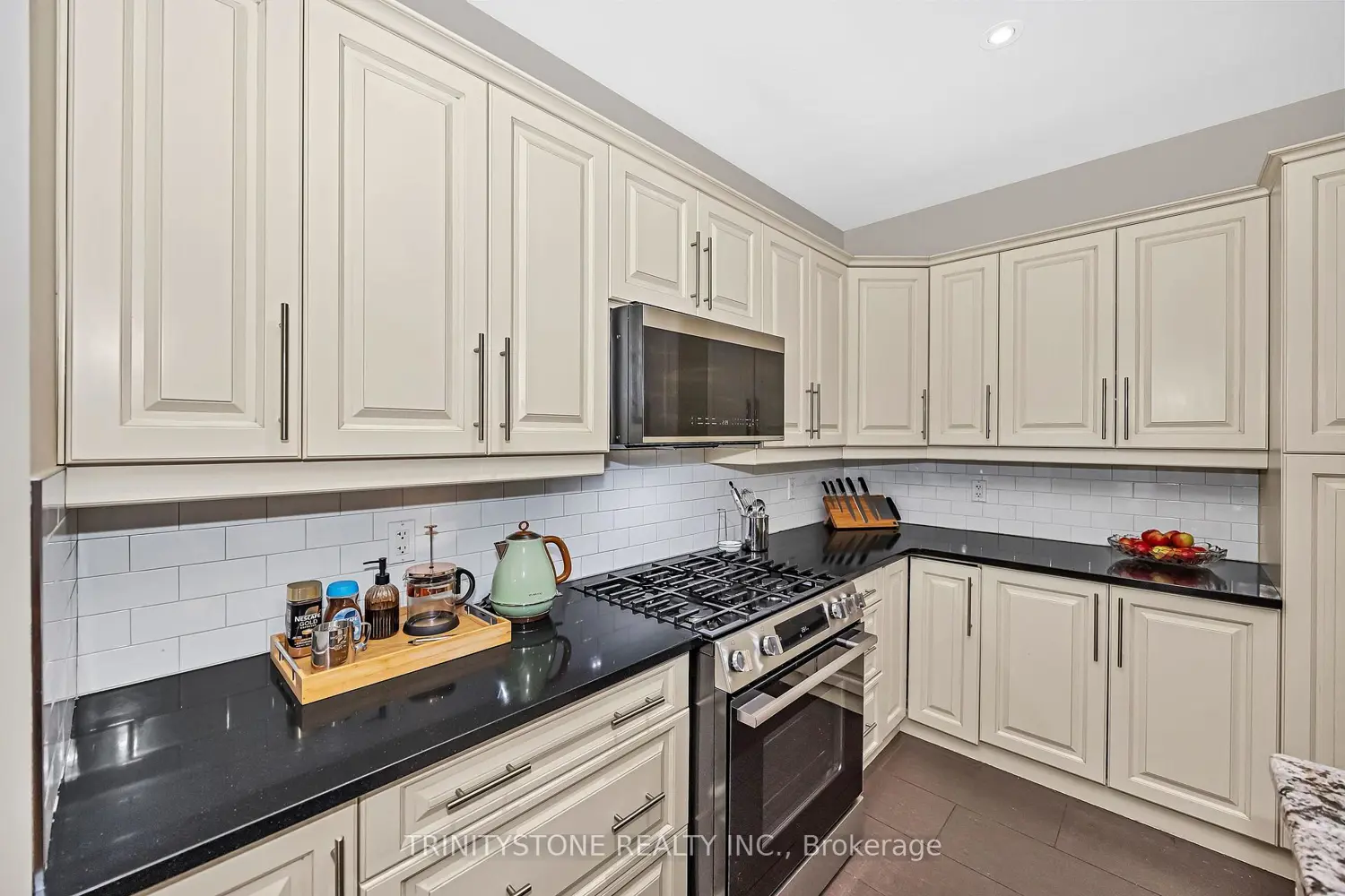 452 Landswood Way photo 5