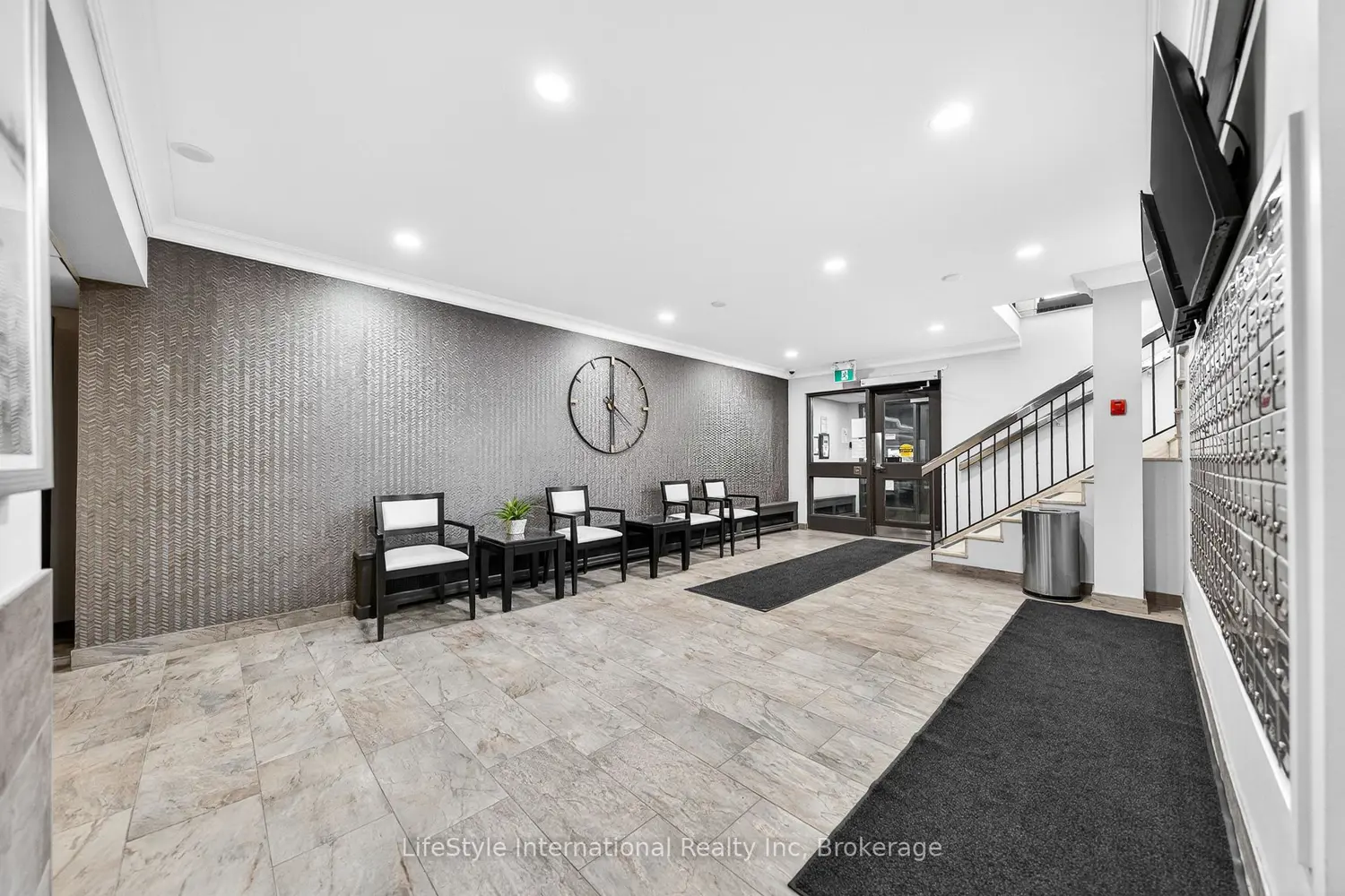 19 Woodlawn Road 512