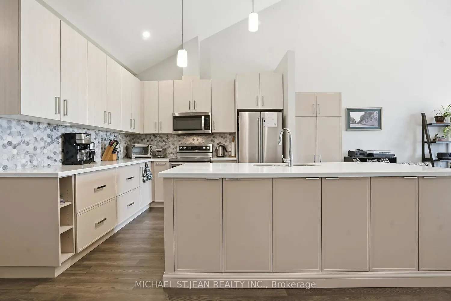 65 Paradise Grove photo 3