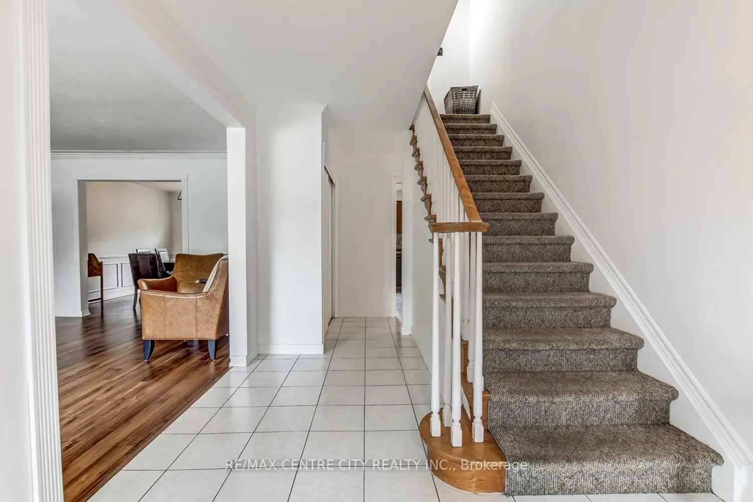 10 Runnymede Crescent photo 5