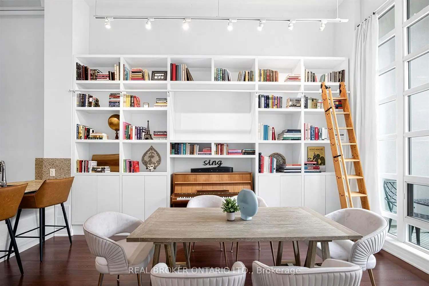 Additional image 7 of 380 Macpherson Avenue 209