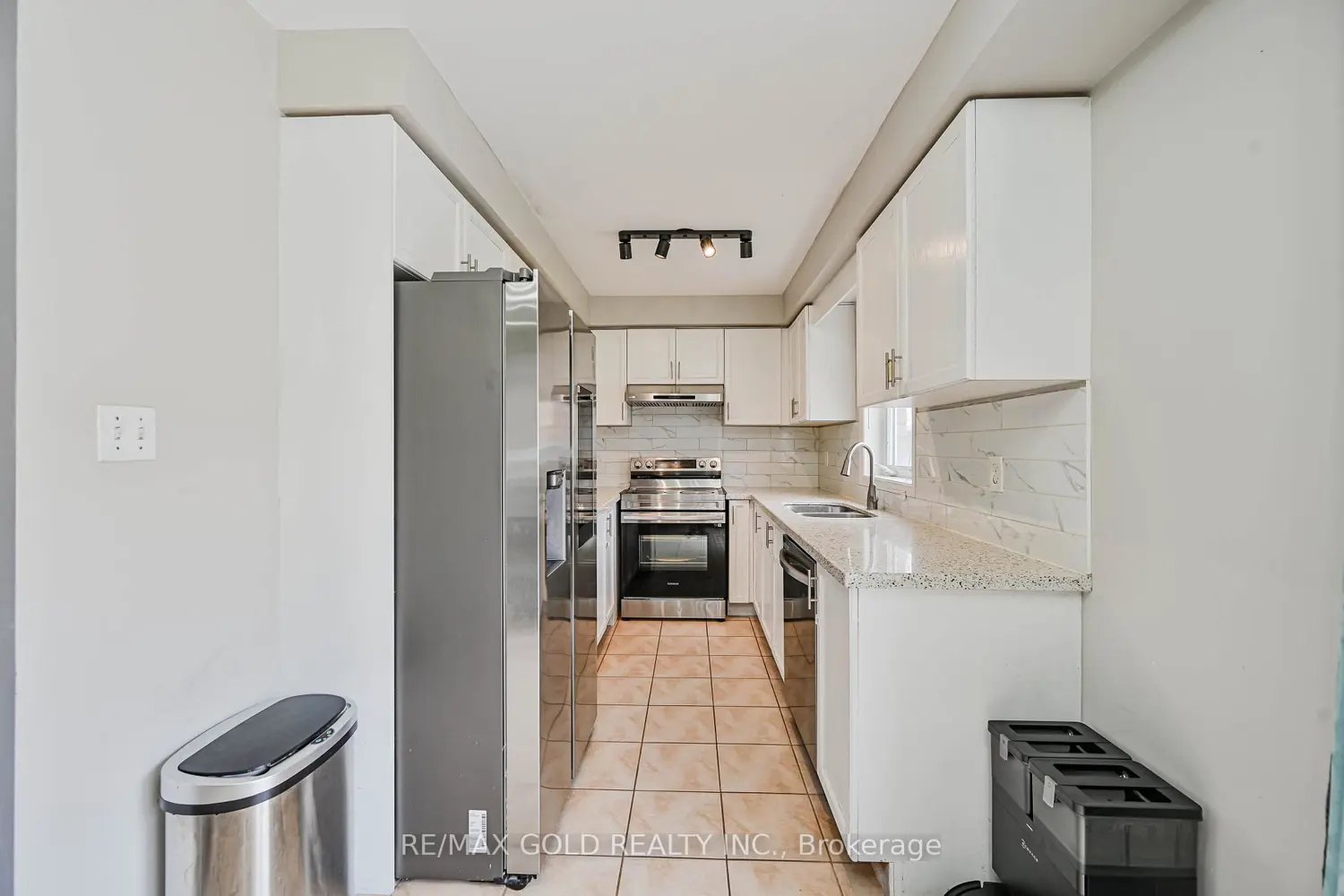 116 Heartleaf Crescent photo 4