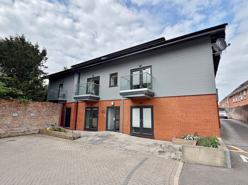 2 bed flat for saleWykeham Place, Fareham PO16