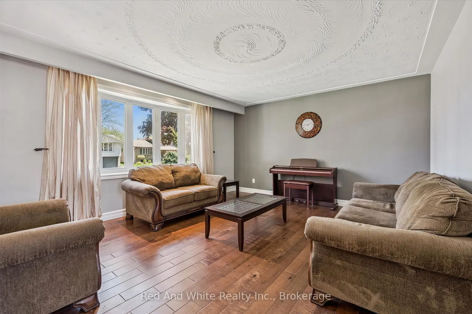 47 Oakhurst Crescent photo 3