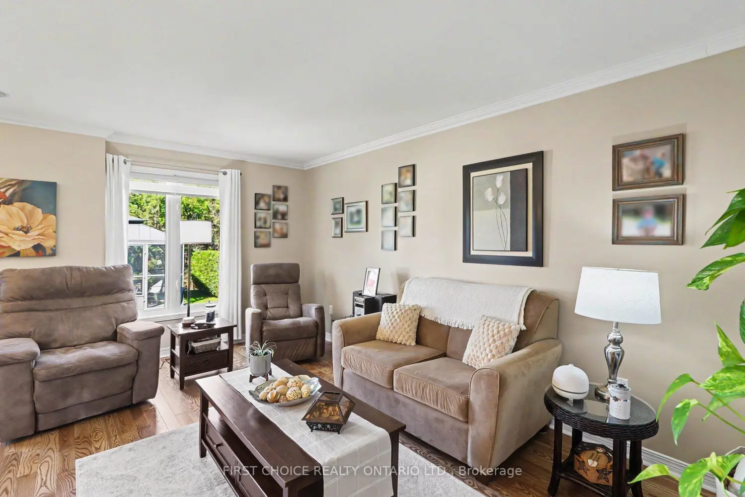 243 Sandra Crescent photo 4