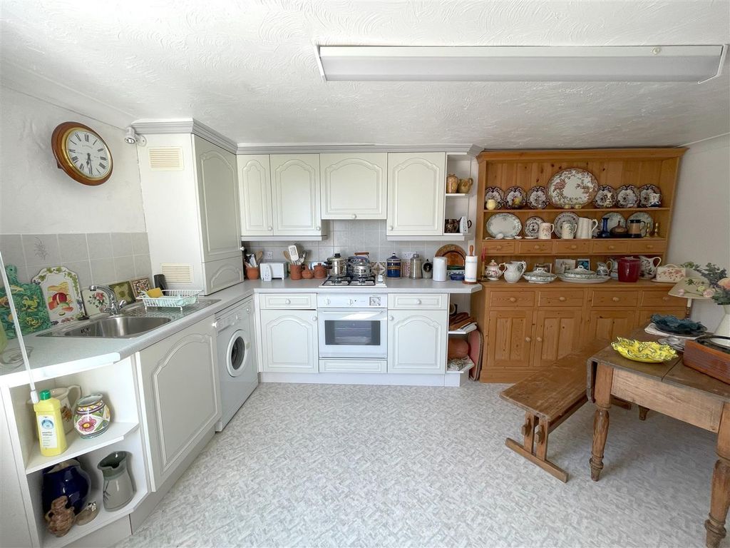 Additional image 8 of 1 bed flat for saleTower Park, Fowey PL23