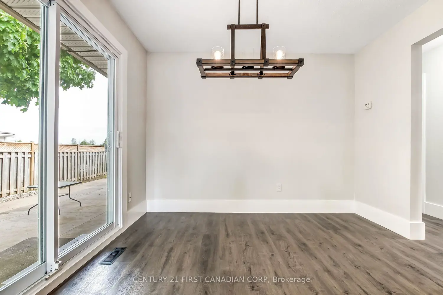20 Renny Crescent photo 3