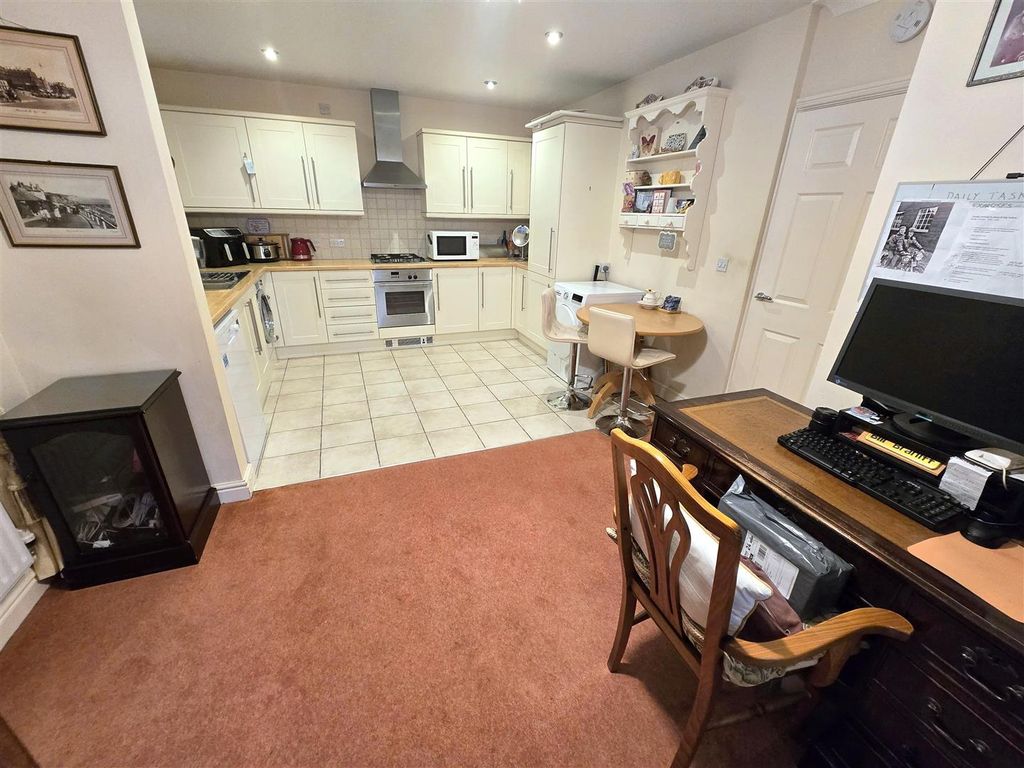 Additional image 5 of 2 bed flat for saleEsplanade Court, Great Yarmouth NR30