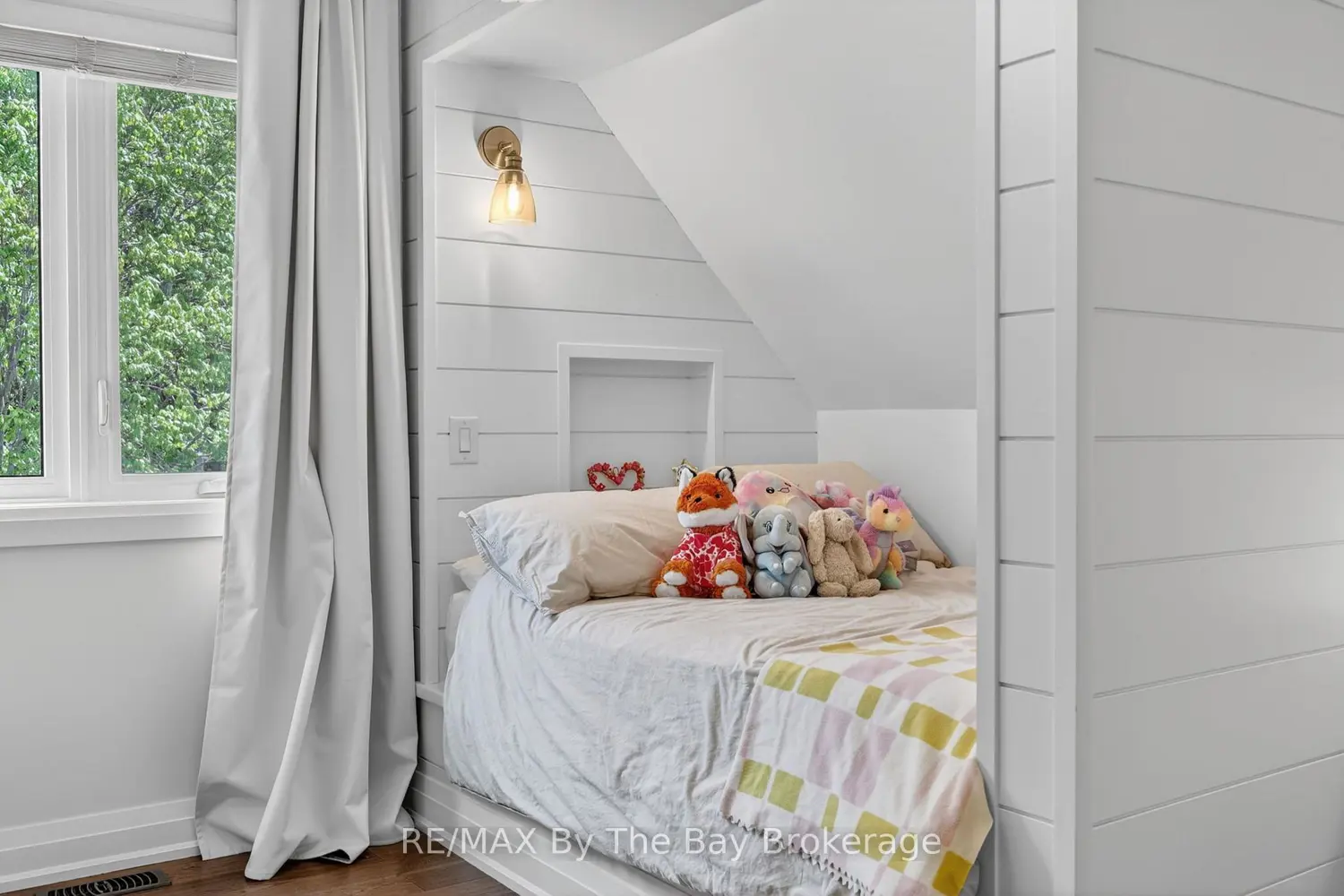 17 Elizabeth Avenue photo 5