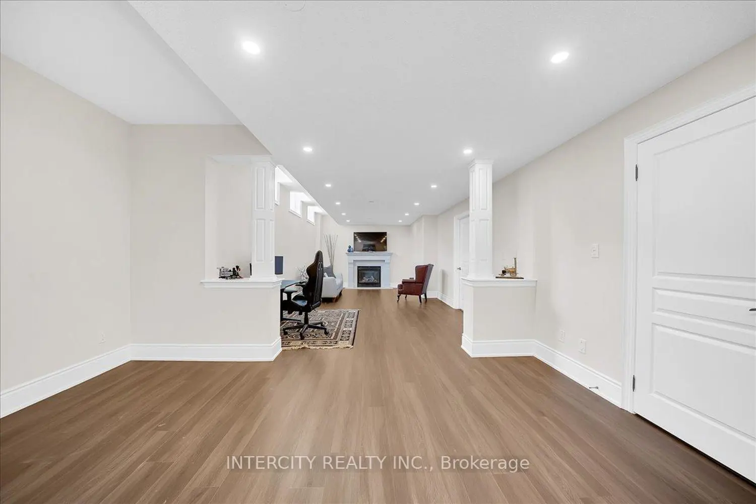 Additional image 15 of 233 Carisbrooke Circle