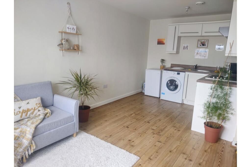 1 bed flat for salePeel Close, Verwood BH31