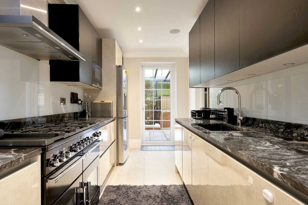 Additional image 13 of 5 bed detached house for saleValley Way, Gerrards Cross, Buckinghamshire SL9