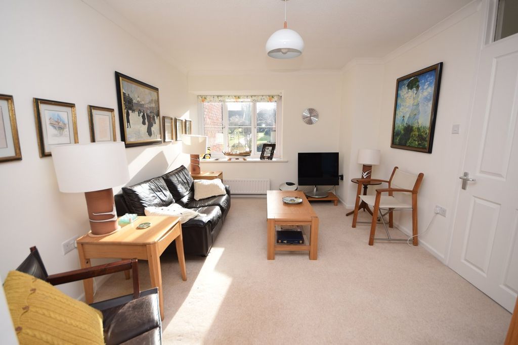 Additional image 3 of 2 bed bungalow for saleStratford Court, Avon Road, Farnham GU9