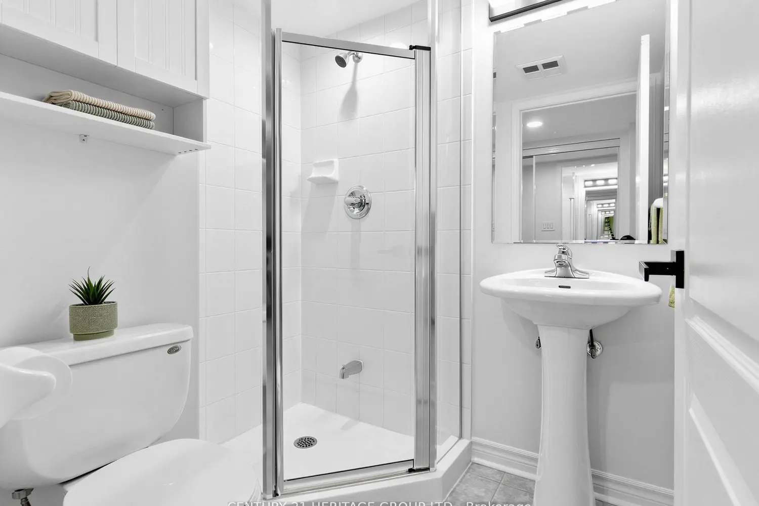8 Rean Drive 703 photo 3