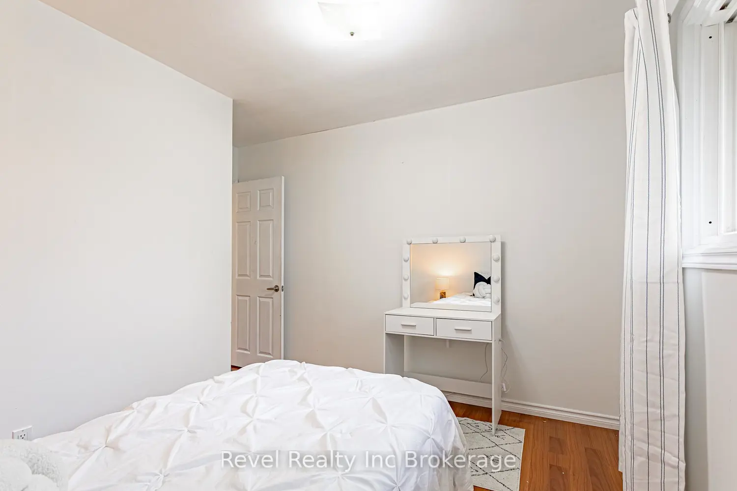Additional image 7 of 19 Dufferin Street