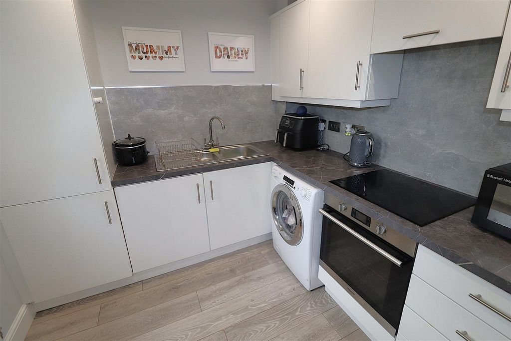 Additional image 8 of 2 bed flat for saleConqueror Drive, Gillingham ME7