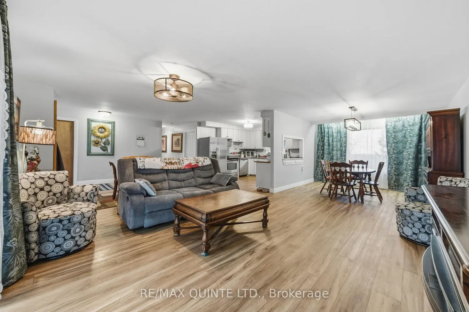 1809 Victoria Road photo 5