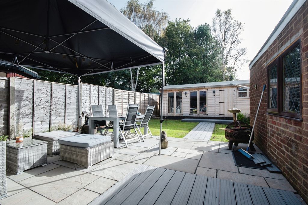 Additional image 23 of 5 bed semi-detached house for salePennys Crescent, Fordingbridge SP6