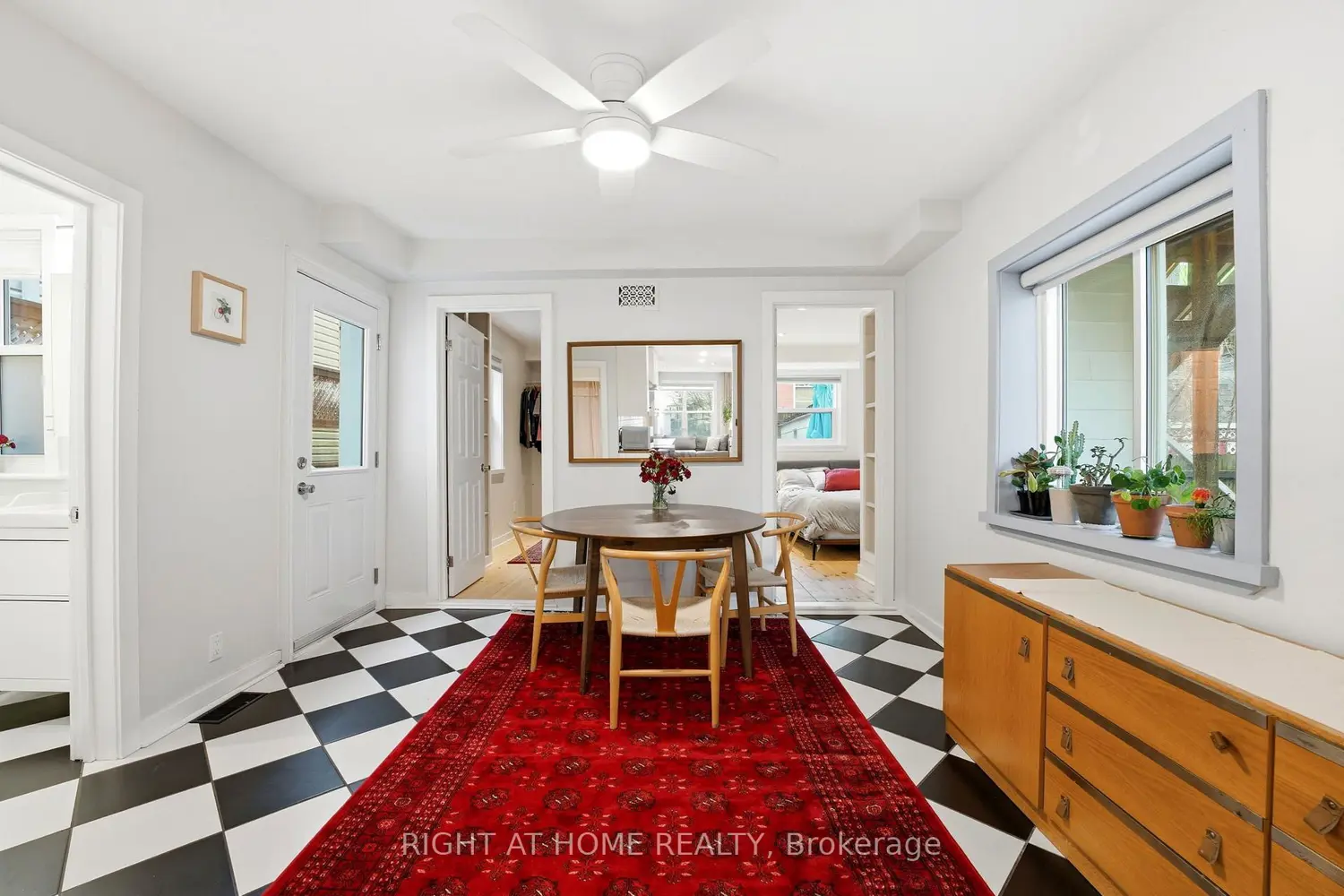 209 Marier Avenue photo 4