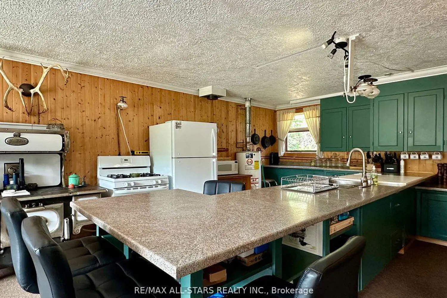 380 Ledge Road photo 3