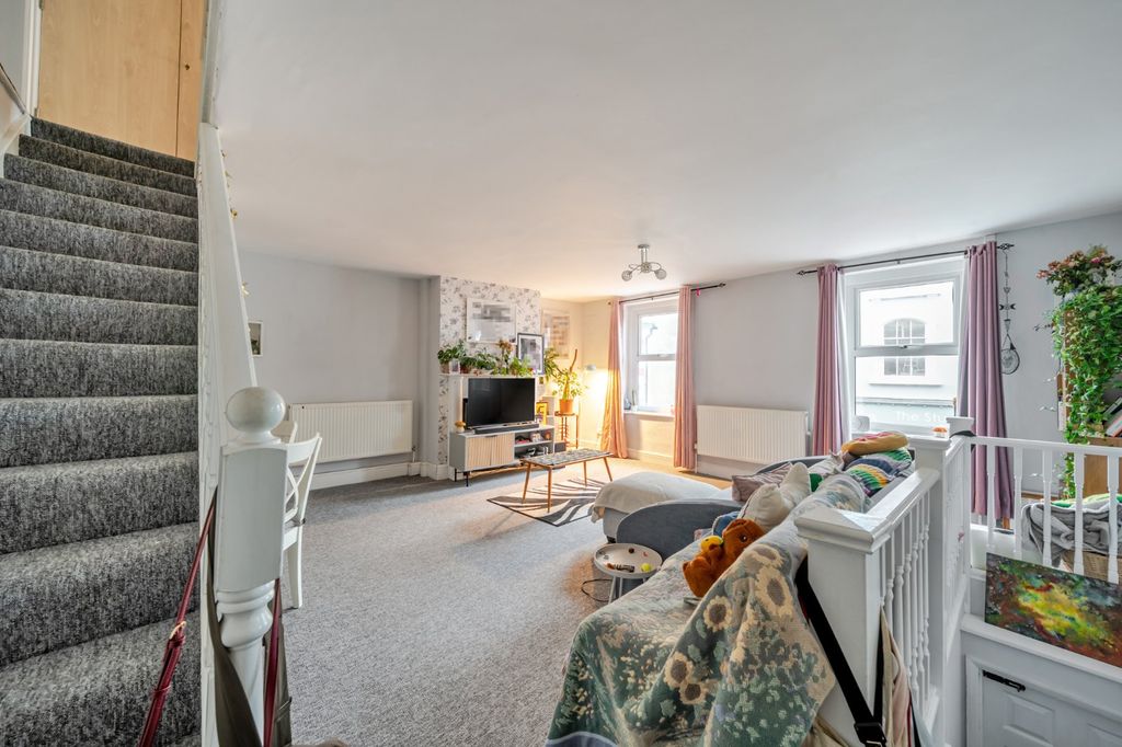 Additional image 10 of 2 bed flat for saleMarlborough Street, Faringdon, Oxfordshire SN7