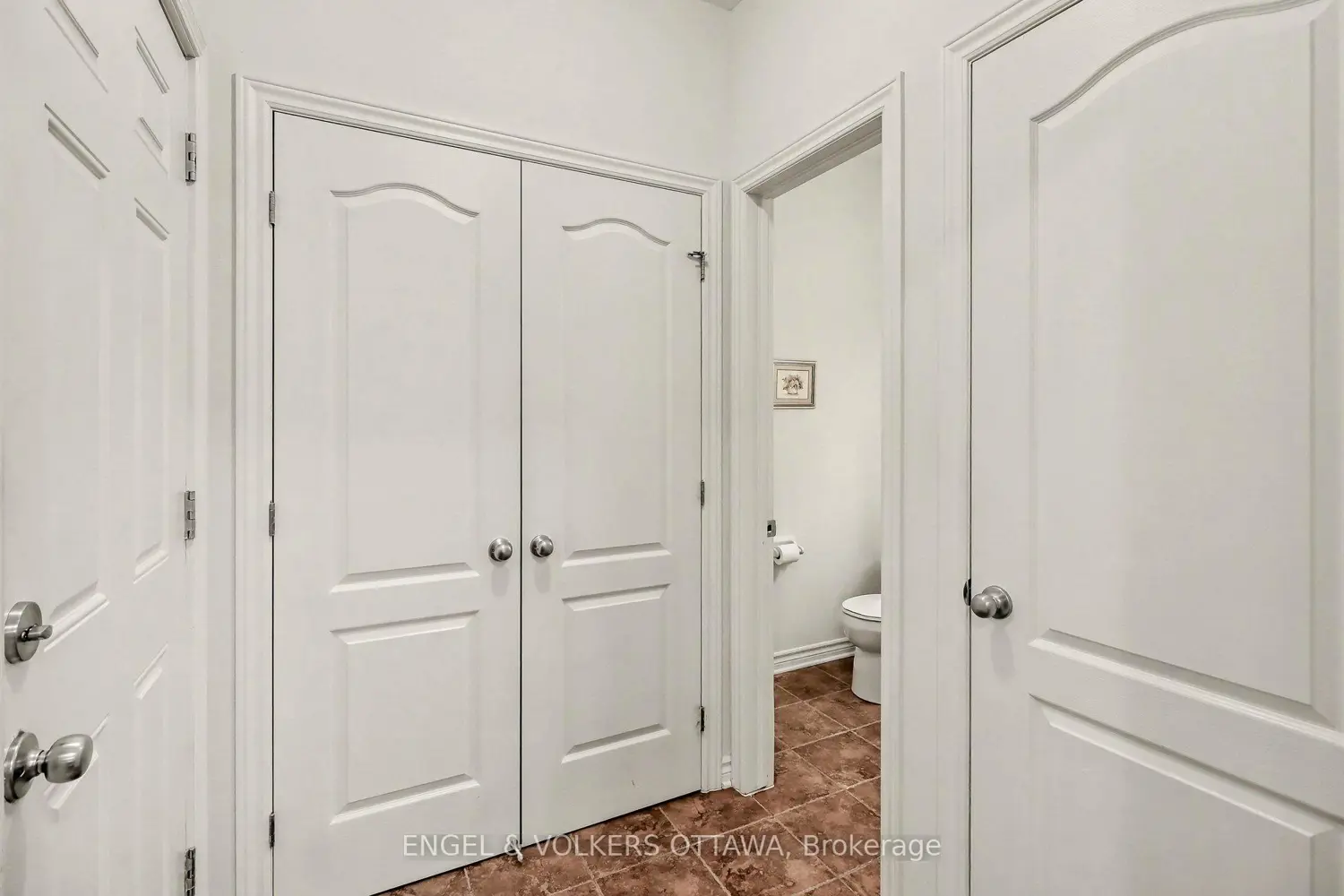 257 Bulrush Crescent photo 2