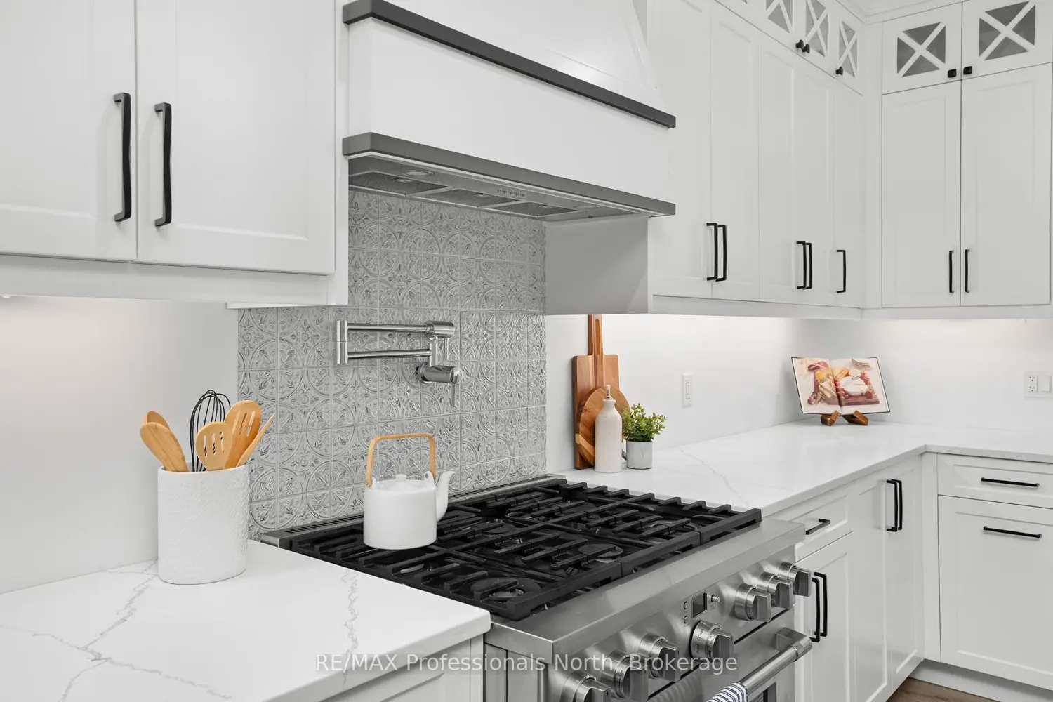 1034 Xavier Street photo 2