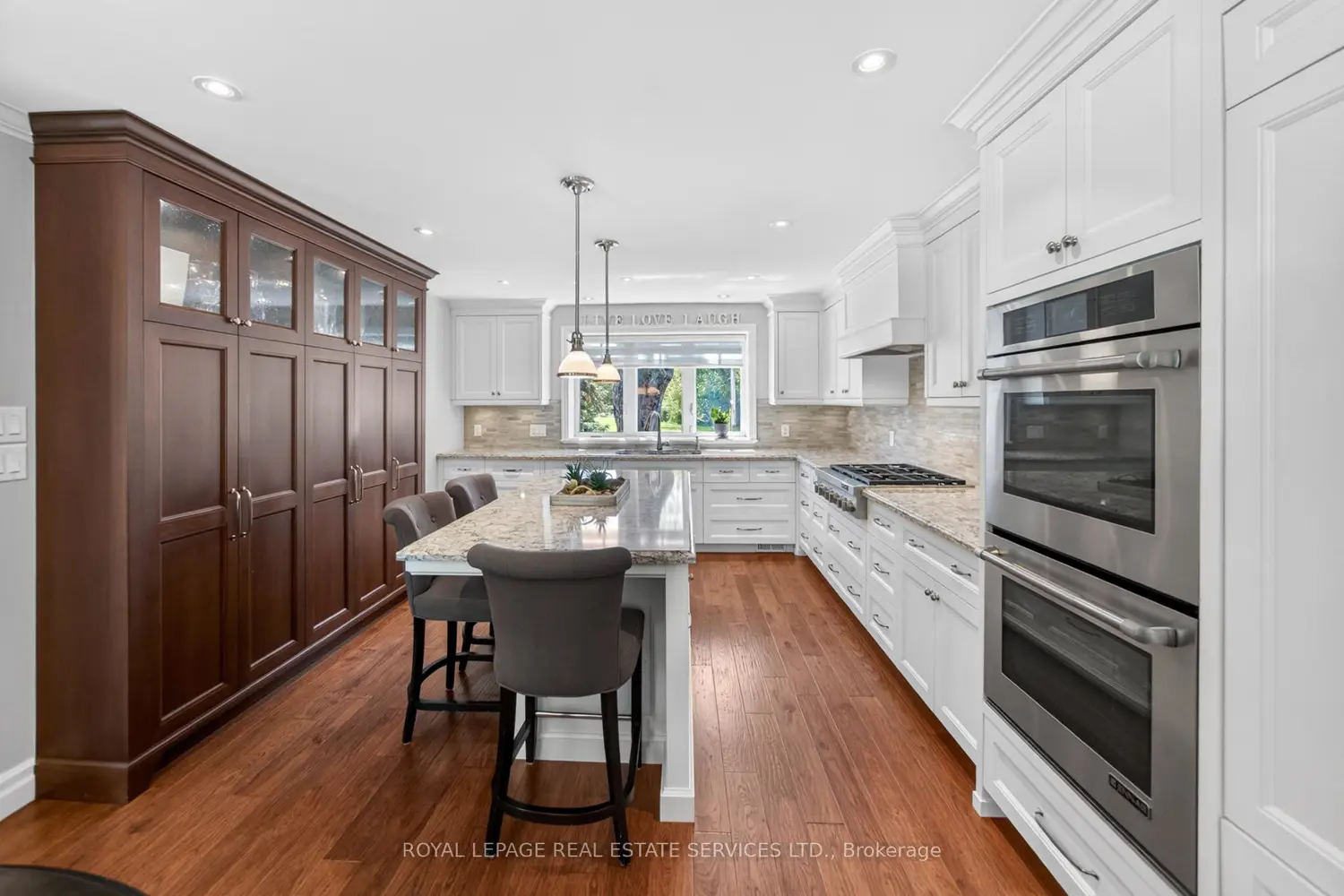 1705 Mazo Crescent photo 3
