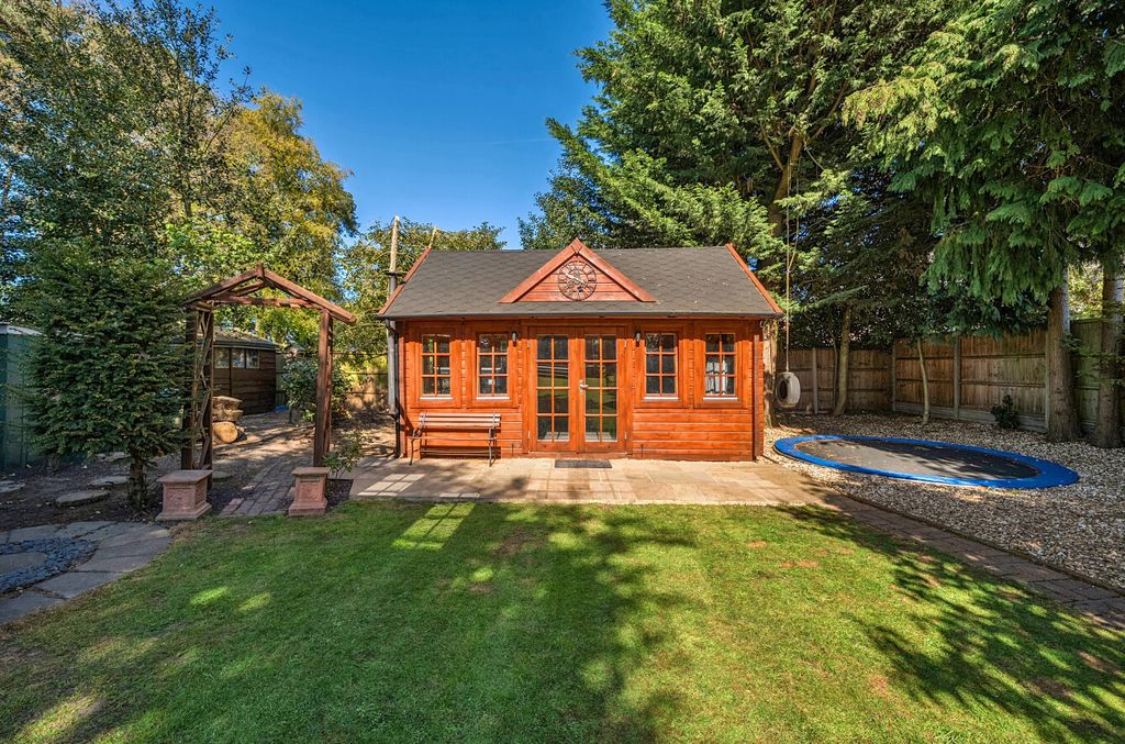 Additional image 18 of 4 bed detached house for saleReading Road South, Fleet, Hampshire GU52