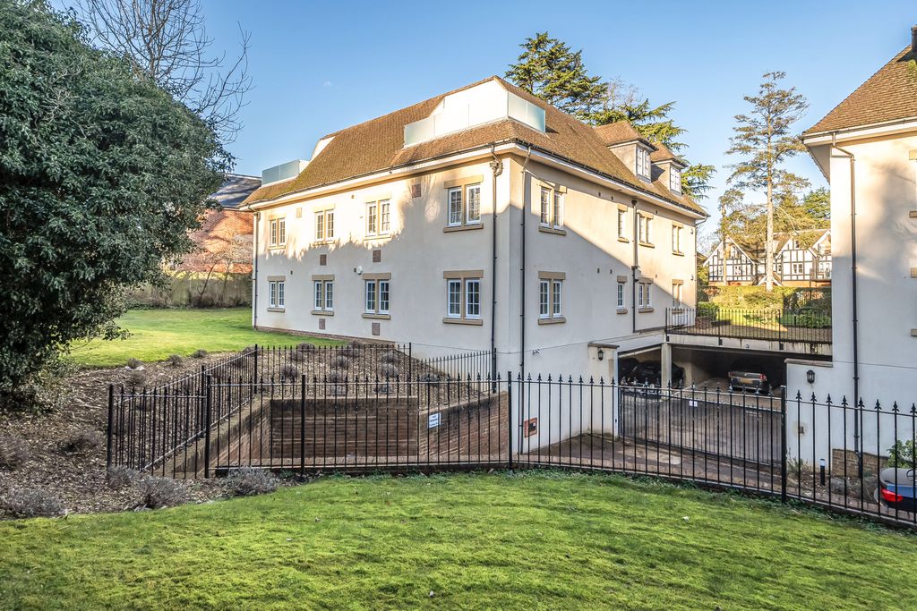Additional image 11 of 2 bed flat for salePackhorse Road, Gerrards Cross, Buckinghamshire SL9