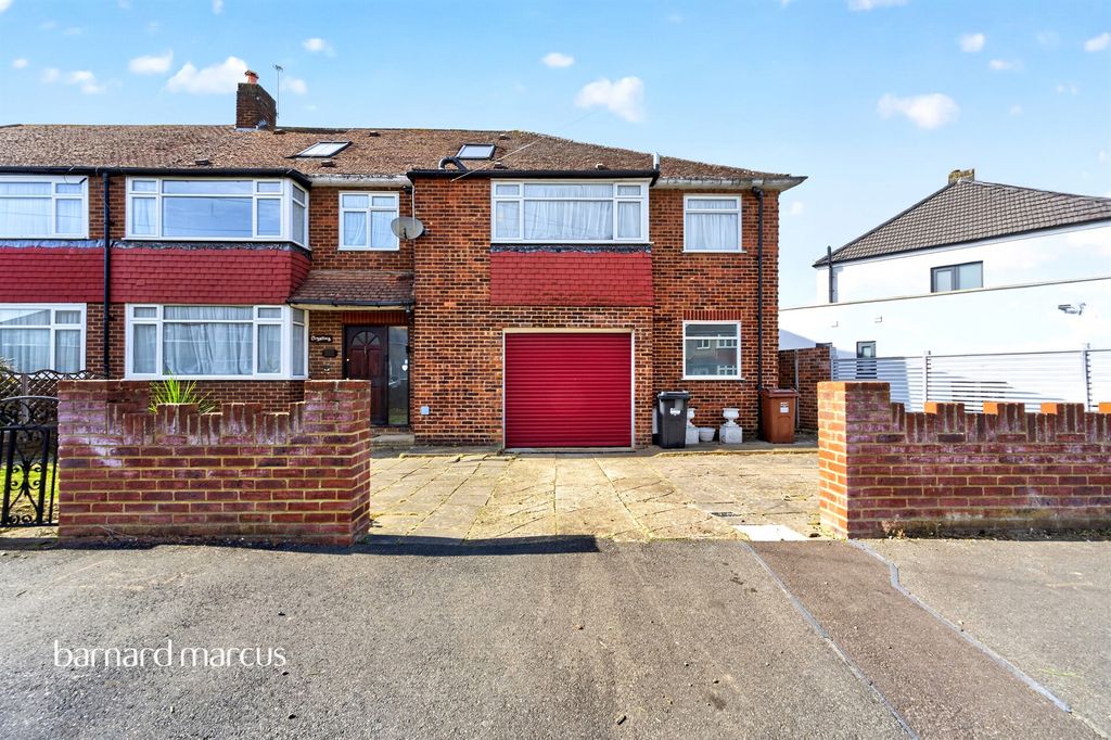 7 bed semi-detached house for saleHarvest Road, Feltham TW13