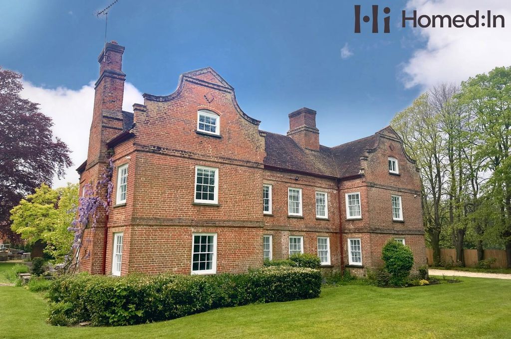 8 bed property for saleWorplesdon Road, Guildford GU3