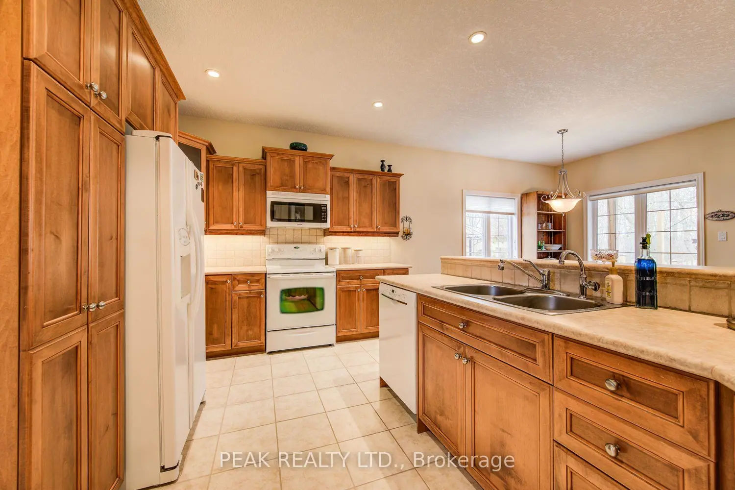 44 Laschinger Boulevard photo 5