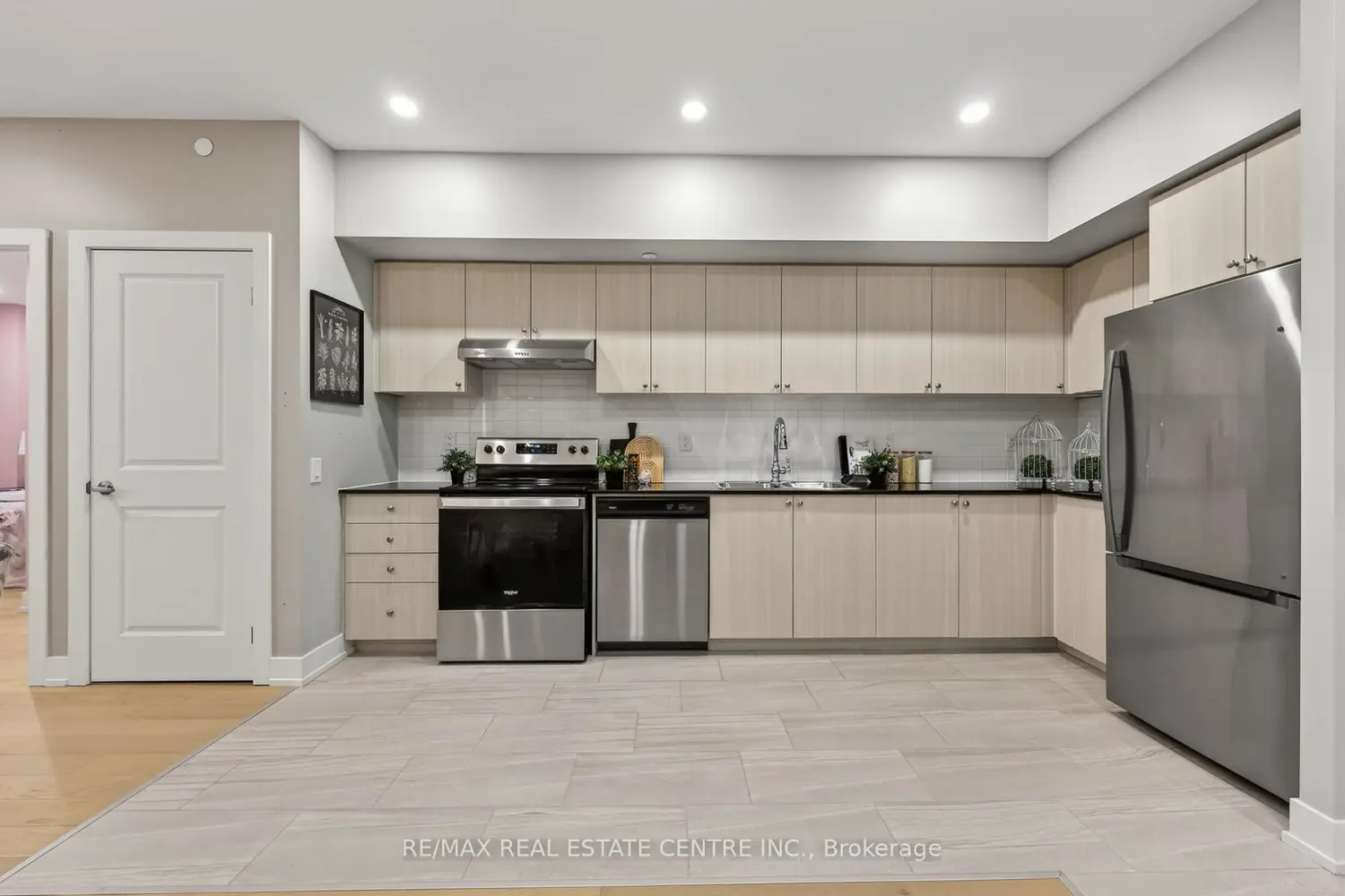310 Broadway Avenue 211 photo 5