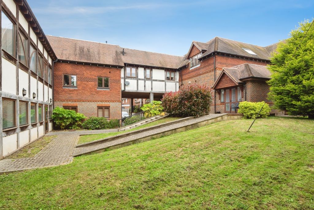 Additional image 6 of 2 bed flat for saleLondon Road, Hurst Green, Etchingham, East Sussex TN19