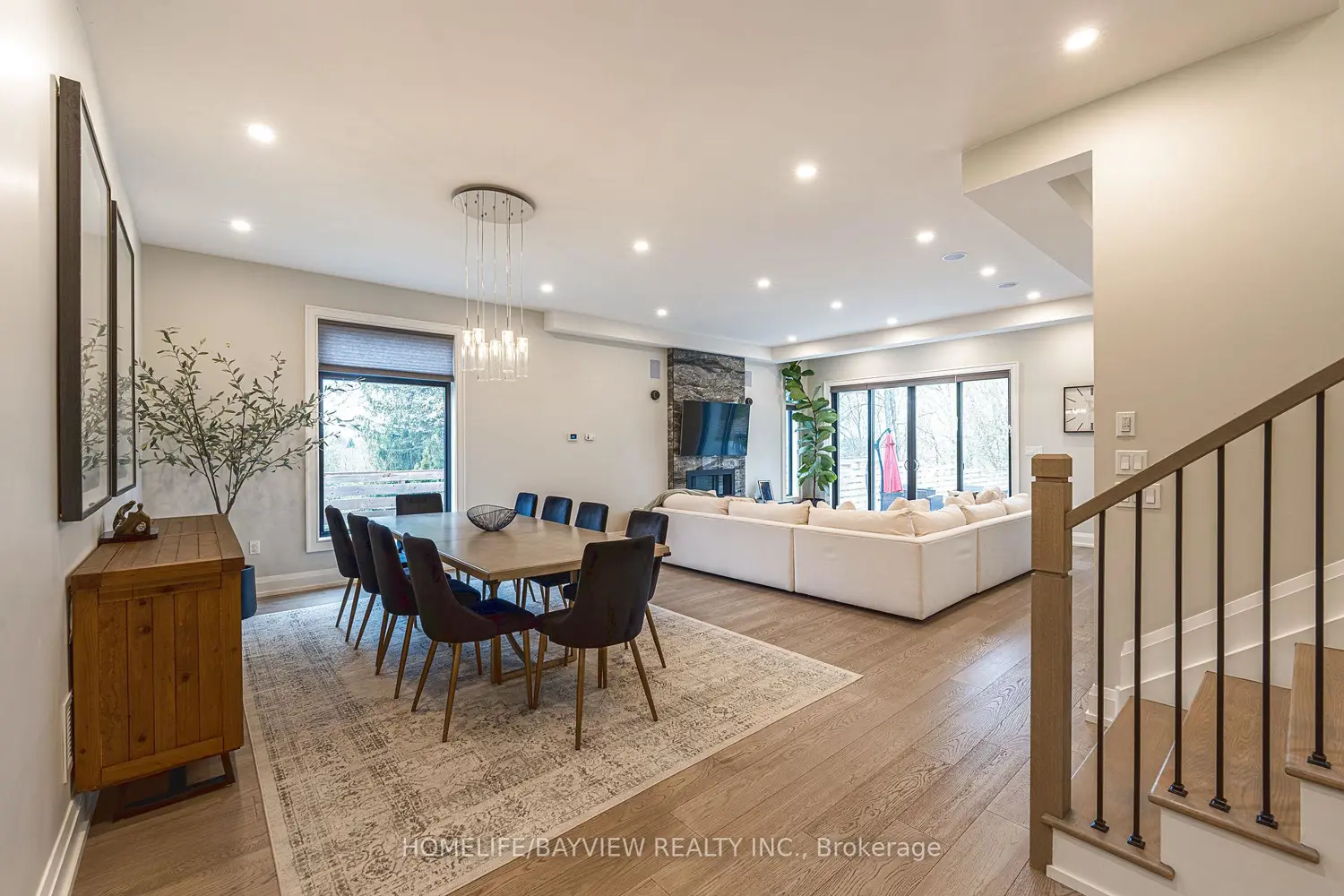 16 Windsor Drive photo 2