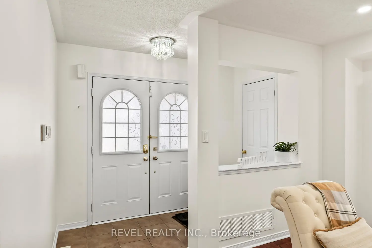 15 Donlevy Crescent photo 3
