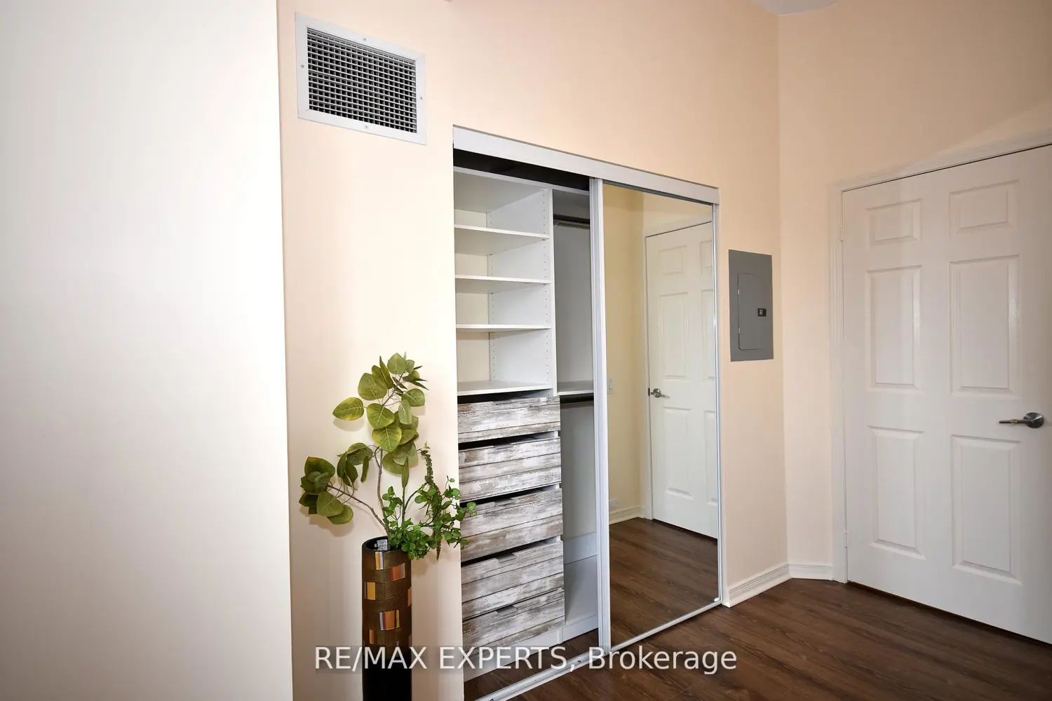 Additional image 13 of 481 Rosewell Avenue 506