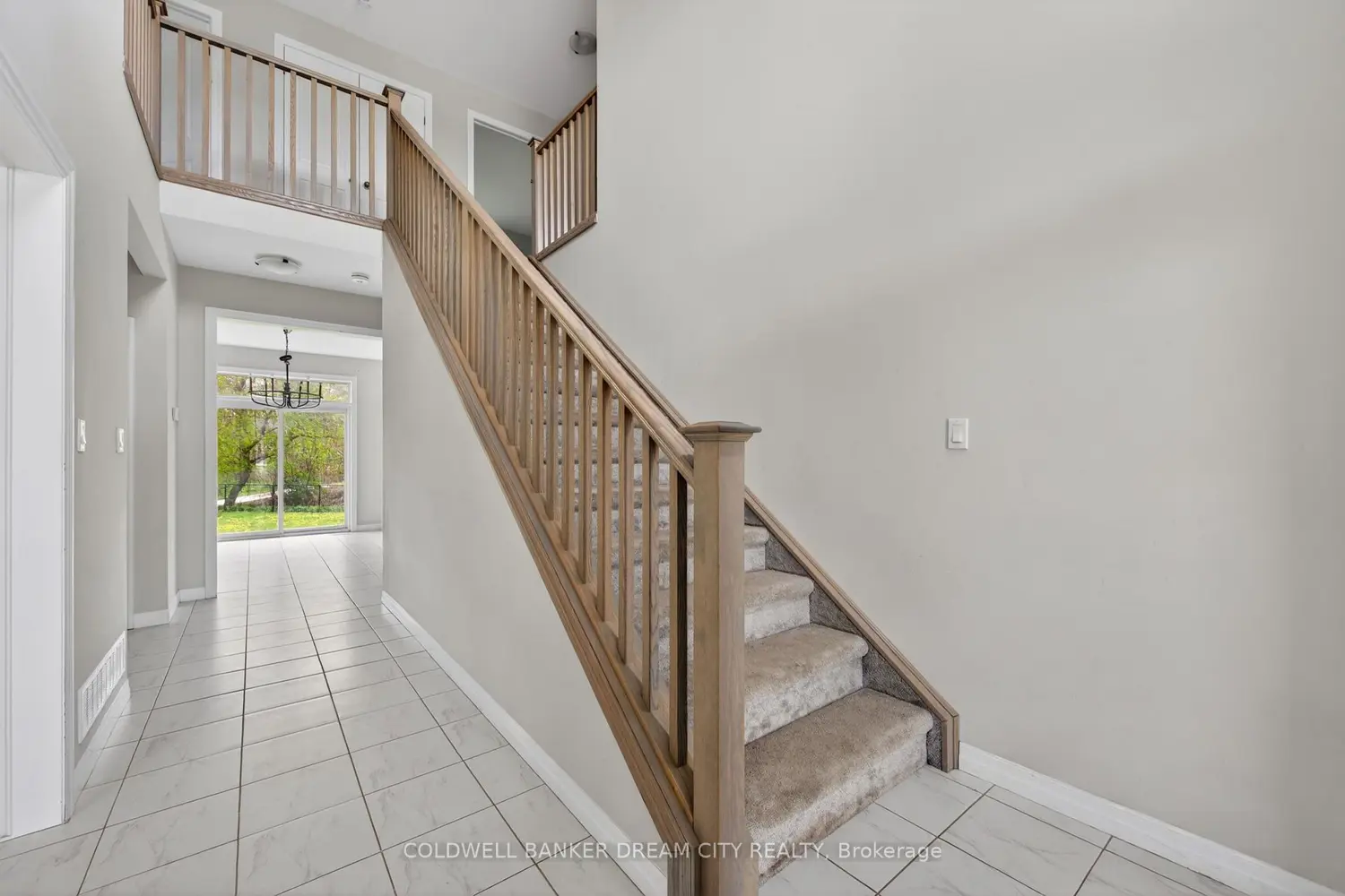 98 Livingston Drive photo 3