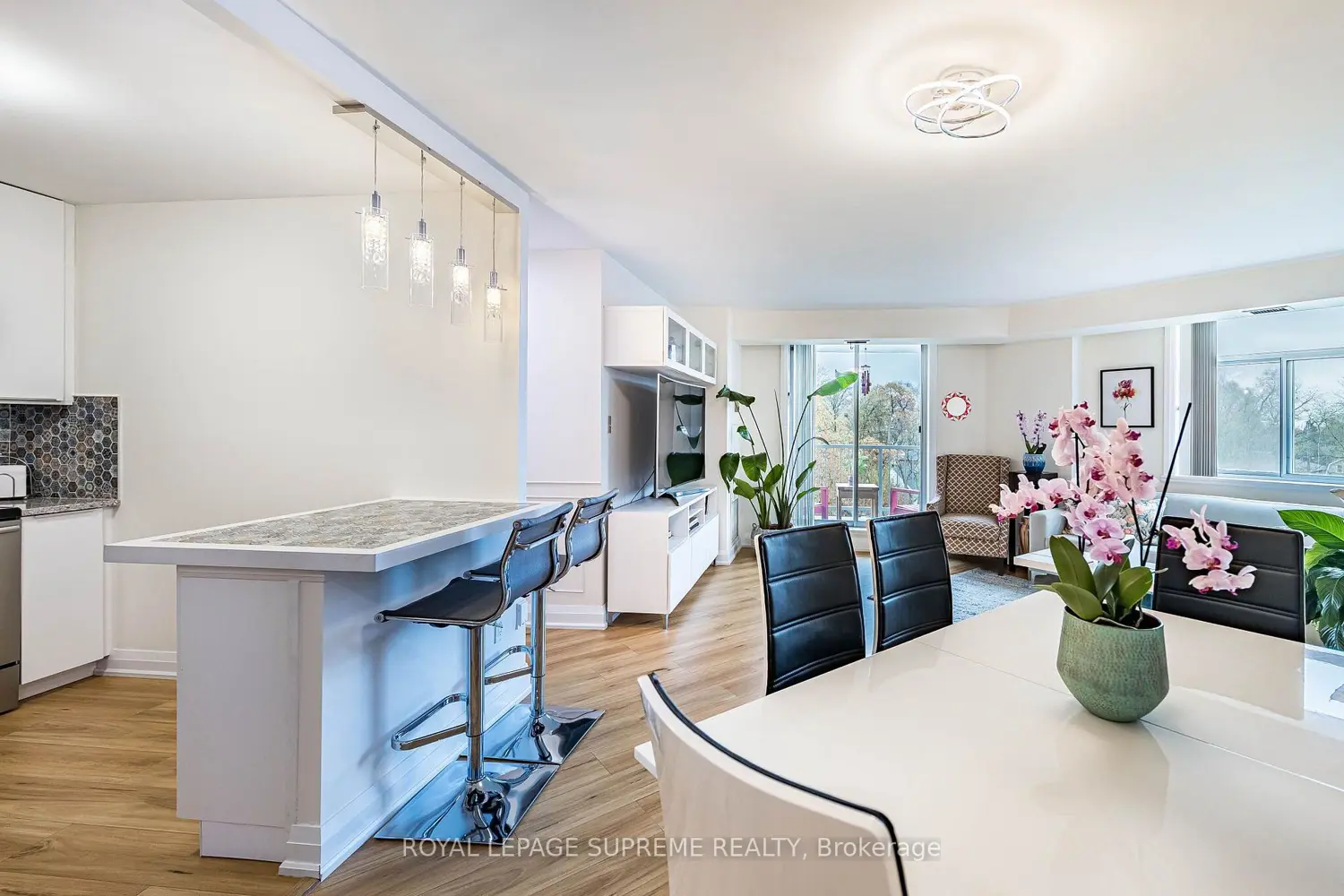 Additional image 3 of 3559 Eglinton Avenue 409