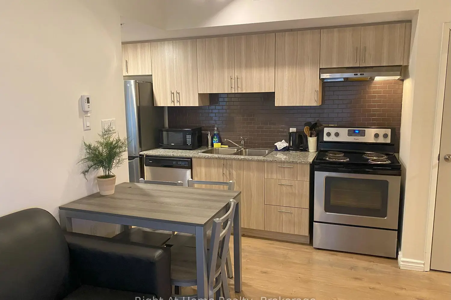 Additional image 4 of 275 Larch Street G204