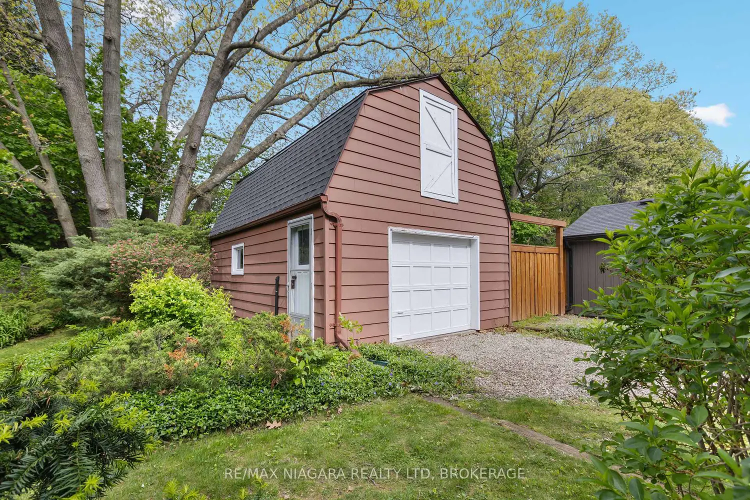 1176 Sunset Drive photo 5