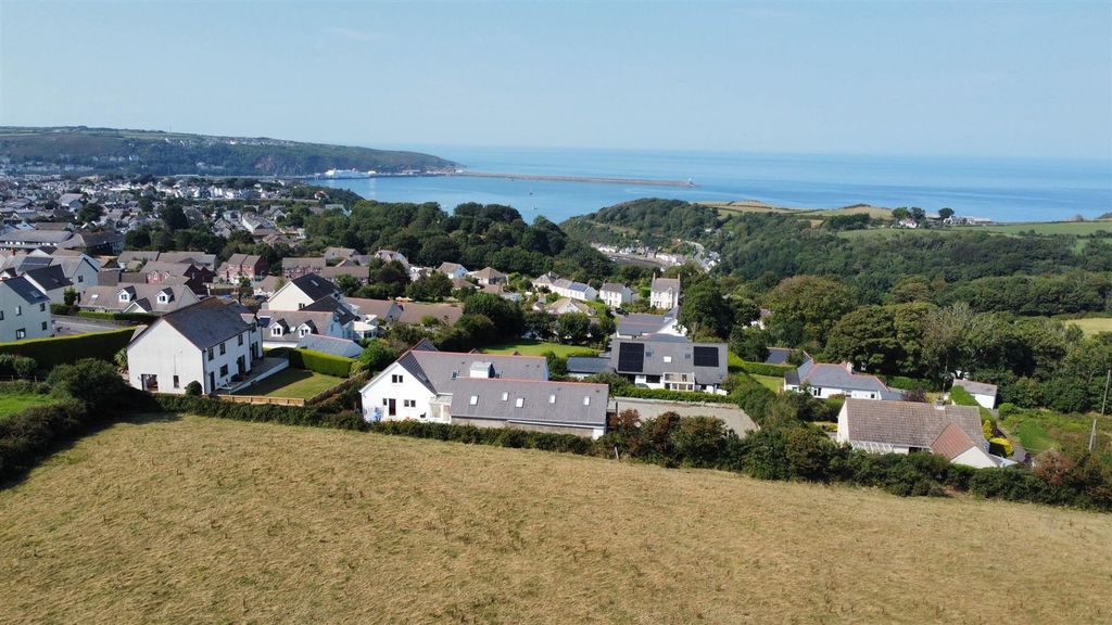 4 bed detached bungalow for saleHigh View, Plasyfron, Fishguard SA65