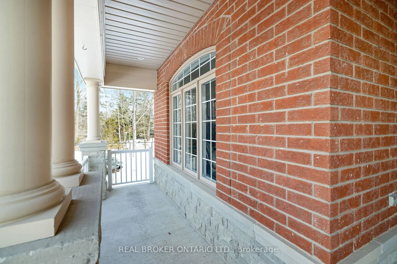 1583 Hallstone Road photo 4