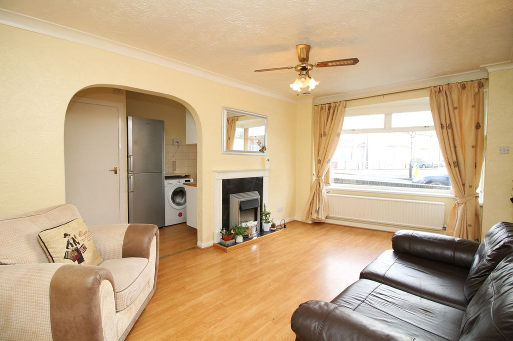 2 bed flat for saleLyndale Court, Bold Street, Fleetwood FY7