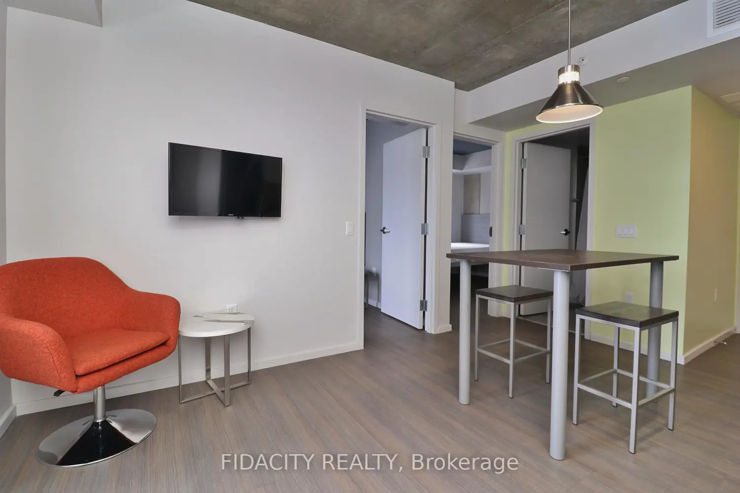 105 Champagne Avenue 919 photo 2