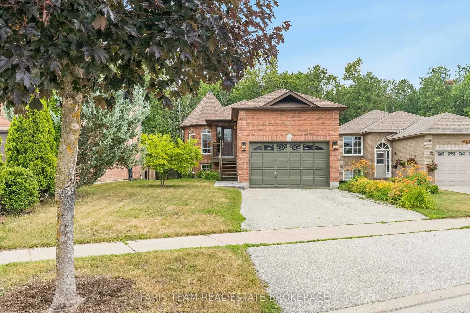 1006 Leslie Drive photo 2